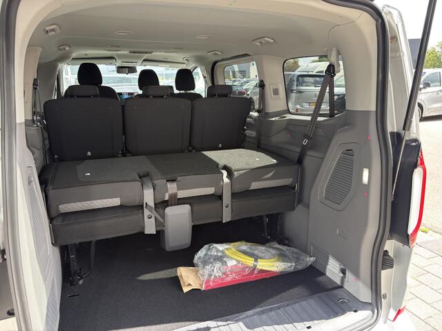 Volkswagen E-Transporter Caravelle L1 Life 64 kWh 136 Pk | 9 Persoons | Achteruitrijcamera | Warmtepomp | Prijs is INCL BTW & BPM Carplay/Android auto | Parkeersensoren | Prijs is INCL BTW & BPM