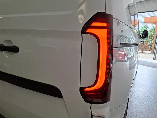 Volkswagen E-Transporter 32 L1H1 64 kWh Fabrieksgarantie, Adapt cruise, Warmtepomp, 3 pers. Carplay