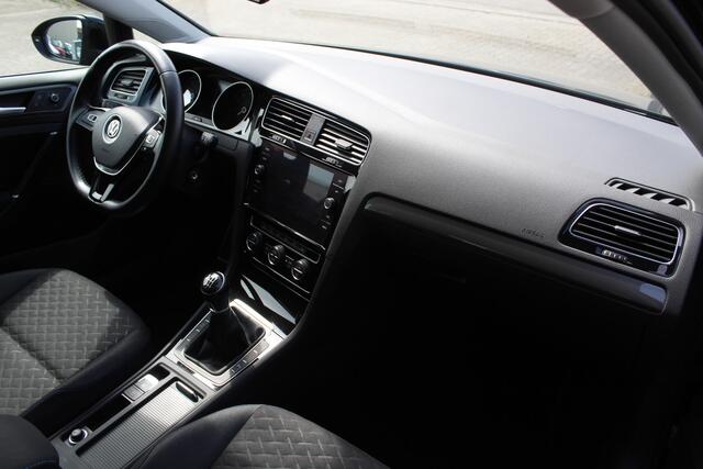 Volkswagen GOLF 1.4 TSI R-line Navigatie/Airco/Cruise control adaptief/Stoelverwarming/Led dagrijverlichting/Parkeersensoren rondom/Mistlampen voor adaptief/Regensensor/Start-stop systeem/Lichtmetalen velgen