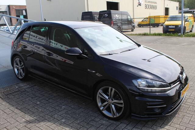 Volkswagen GOLF 1.4 TSI R-line Navigatie/Airco/Cruise control adaptief/Stoelverwarming/Led dagrijverlichting/Parkeersensoren rondom/Mistlampen voor adaptief/Regensensor/Start-stop systeem/Lichtmetalen velgen