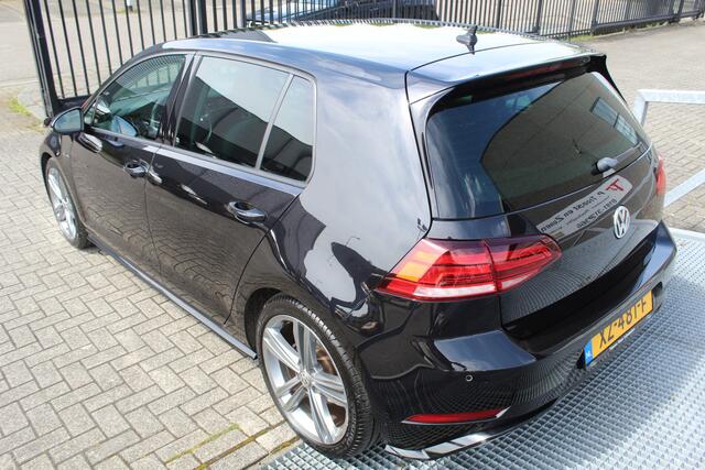 Volkswagen GOLF 1.4 TSI R-line Navigatie/Airco/Cruise control adaptief/Stoelverwarming/Led dagrijverlichting/Parkeersensoren rondom/Mistlampen voor adaptief/Regensensor/Start-stop systeem/Lichtmetalen velgen