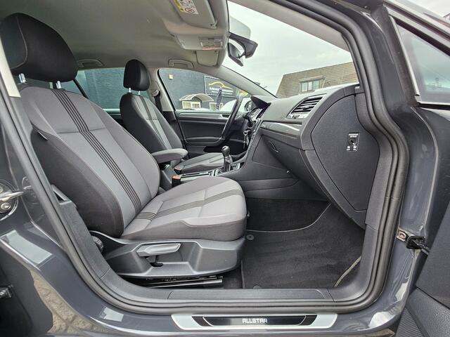 Volkswagen GOLF 1.2 TSI R-Line Edition NAVIGATIE|BLUE TOOTH|CRUISE CONTROL|ECC/AIRCO|PDC VOOR&ACHTER|GETINT GLAS|DEALER ONDERHOUDEN|18 INCH Maandag tot Vrijdag geopend van 09.00 uur tot 20.00 uur en Zaterdag van 09.00 tot 18.00 uur