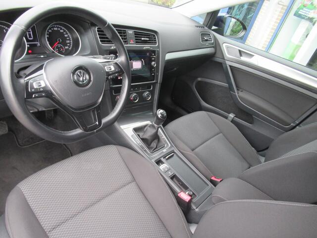 Volkswagen GOLF 1.0 TSI Comfortline 110 PK, Carplay + Android Auto / Parkeersensoren / Cruise control + Limiter / 15' LMV