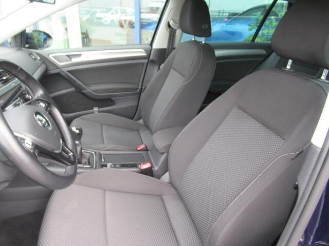 Volkswagen GOLF 1.0 TSI Comfortline 110 PK, Carplay + Android Auto / Parkeersensoren / Cruise control + Limiter / 15' LMV