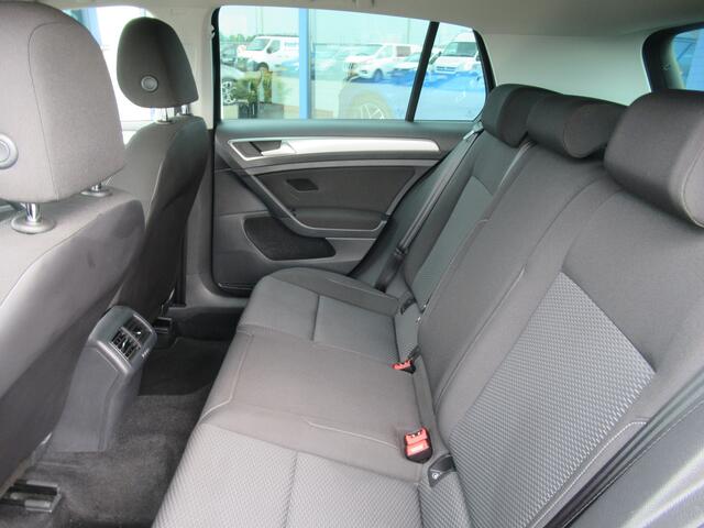 Volkswagen GOLF 1.0 TSI Comfortline 110 PK, Carplay + Android Auto / Parkeersensoren / Cruise control + Limiter / 15' LMV