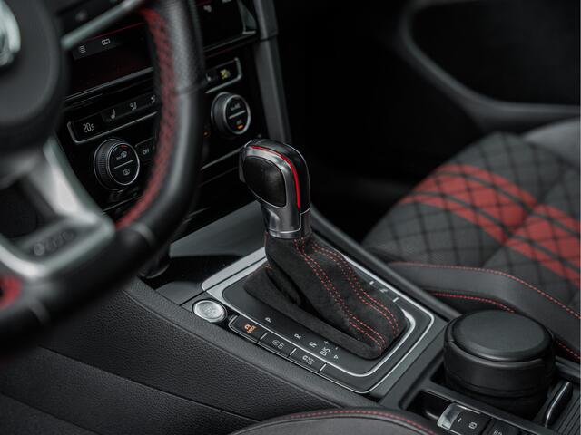 Volkswagen GOLF 2.0 TSI GTI TCR 290PK | Dynaudio | Pano | Virtual | Lane & Side | Blindspot | LED | Carplay | Sfeer | Camera |