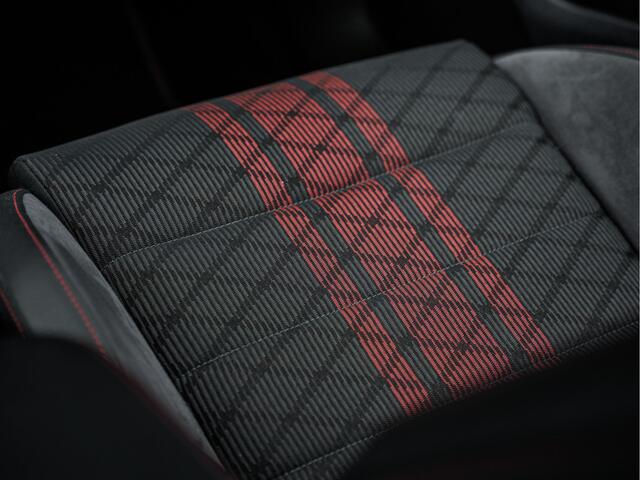Volkswagen GOLF 2.0 TSI GTI TCR 290PK | Dynaudio | Pano | Virtual | Lane & Side | Blindspot | LED | Carplay | Sfeer | Camera |
