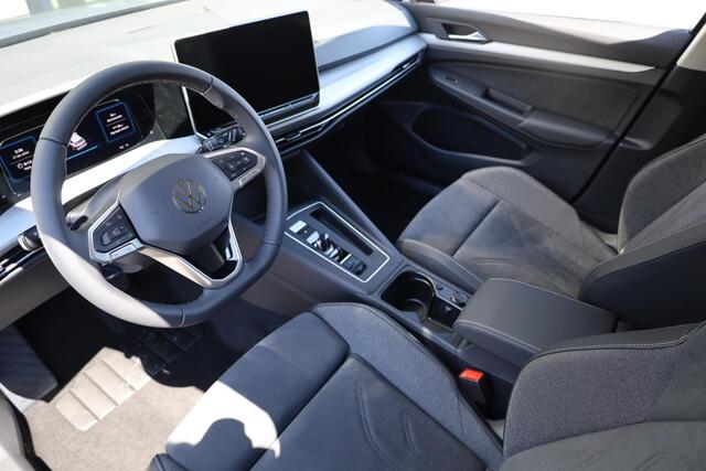 Volkswagen GOLF Variant 1.5 eTSI Life Business 116PK / 85kW Navigatie, voorstoelen verwarmbaar met massagefunctie, Apple Carplay & Android Auto, extra getint glas achter, digitaal instrumentenpaneel, LED koplampen