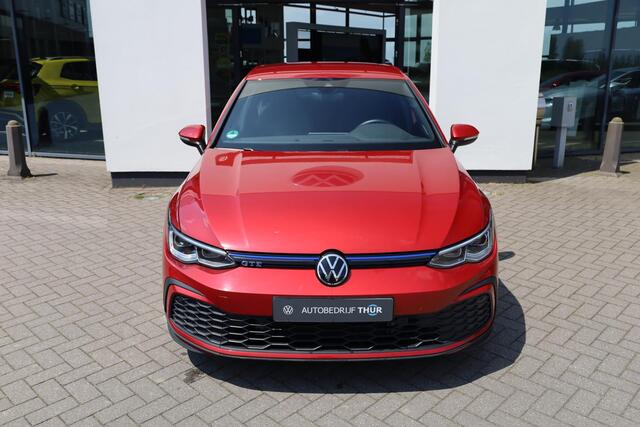 Volkswagen GOLF 1.4 eHybrid GTE 245PK / 180kW, Spiegelpakket met memory en logoprojectie, 18'' 'Bakerfield' LMV, verwarmbaar stuur, LED plus, proactieve inzittendenbescherming, side assist, dodehoek detectie, privacy glas, spraakbediening, draadloos telefoon laden, keyle