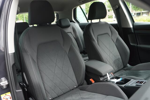 Volkswagen GOLF 1.4 eHybrid Style | CarPlay | Elektr. bestuurdersstoel met geheugen | Navi | ACC | LED