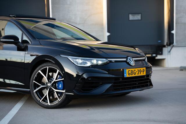 Volkswagen GOLF 2.0 TSI R 4Motion/Pano/IQ/AKRA/H+K/5J-Garantie