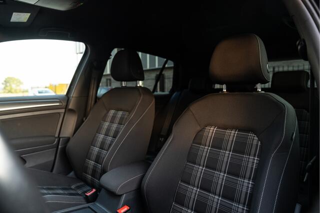 Volkswagen GOLF 2.0 TDI GTD | | Virtual | Sport & Sound | Camera | Lane & Side Assis | Front Assis | ACC | DCC