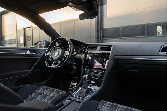 Volkswagen GOLF 2.0 TDI GTD | | Virtual | Sport & Sound | Camera | Lane & Side Assis | Front Assis | ACC | DCC