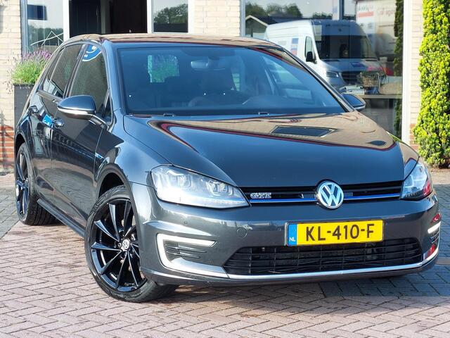 Volkswagen GOLF 1.4 TSI GTE Connected Series | Trekhaak | NL auto