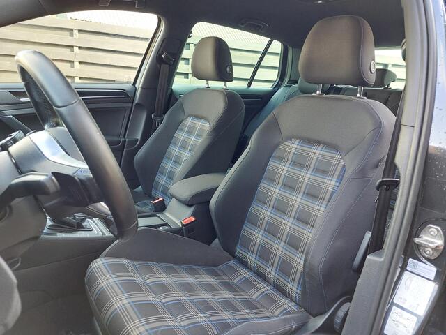 Volkswagen GOLF 1.4 TSI GTE Connected Series | Trekhaak | NL auto