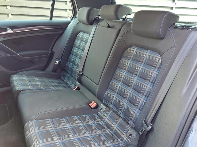 Volkswagen GOLF 1.4 TSI GTE Connected Series | Trekhaak | NL auto