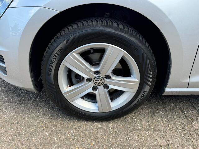 Volkswagen GOLF 1.6 TDI Connected Series - Automaat | Navigatie | Cruise control | Navigatiesysteem full map |