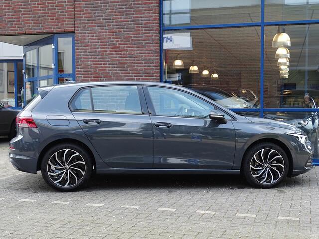 Volkswagen GOLF 1.0 eTSI Life Business
