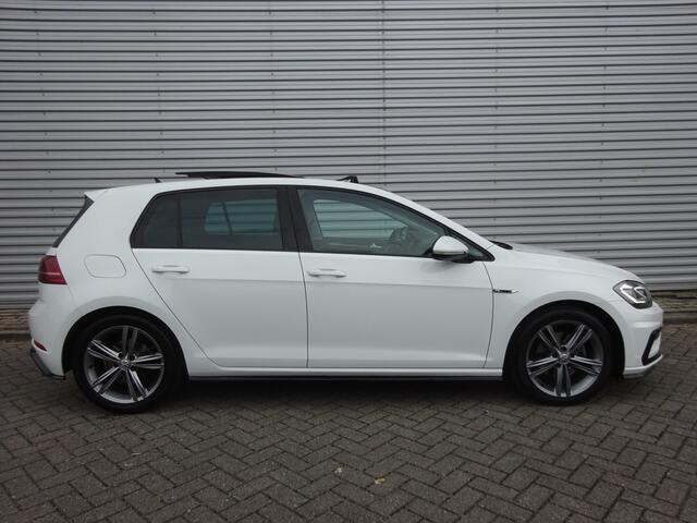 Volkswagen GOLF 1.4 TSI Highline R-Line Panoramadak / Virtual / Keyless / Led / Camera