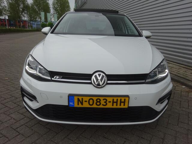 Volkswagen GOLF 1.4 TSI Highline R-Line Panoramadak / Virtual / Keyless / Led / Camera