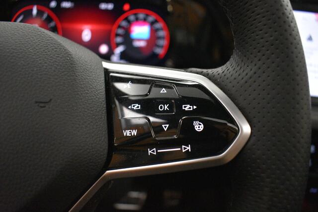 Volkswagen GOLF GTE 245PK Head-up Pano Dodeh det Camera Cruis Led mist