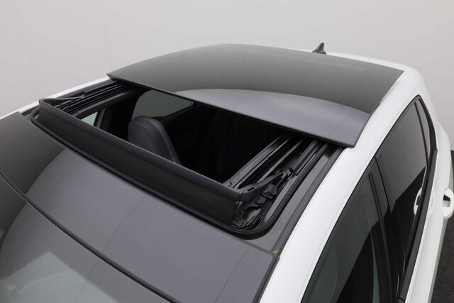 Volkswagen GOLF 1.5 eTSI 150PK DSG R-Line Business | Pano | IQ Light | Navi | Camera | ACC | 18 inch
