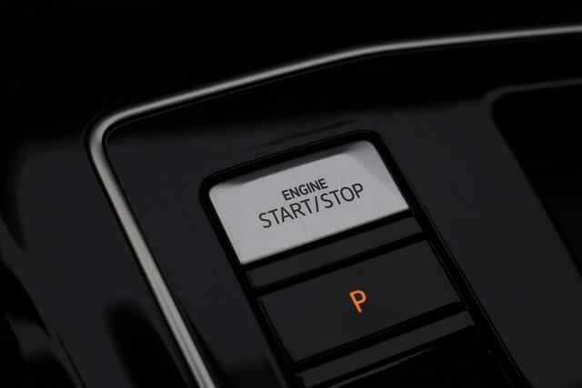 Volkswagen GOLF 1.5 eTSI 150PK DSG R-Line Business | Pano | IQ Light | Navi | Camera | ACC | 18 inch