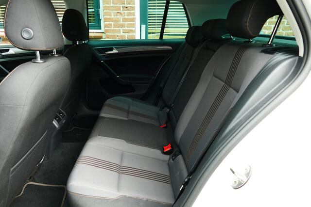 Volkswagen GOLF 1.4 TSI Connected Series Bj 12-2016. Xenon, Clima, Cruise, Stoelverw, PDC V+A, 16"LMV