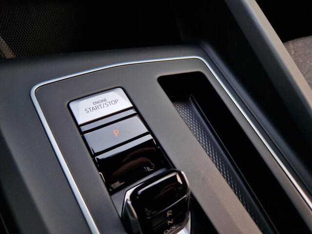 Volkswagen GOLF Variant 1.5 eTSI | Camera | Stoelverwarming | ACC | LED | PDC | DAB |