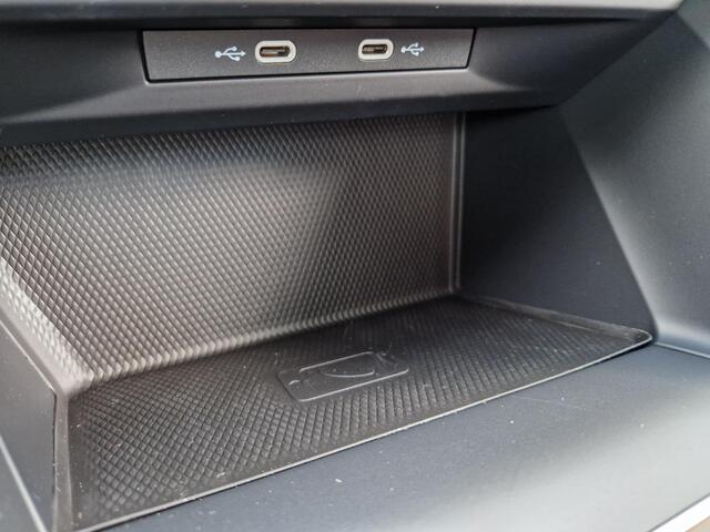 Volkswagen GOLF Variant 1.5 eTSI | Camera | Stoelverwarming | ACC | LED | PDC | DAB |