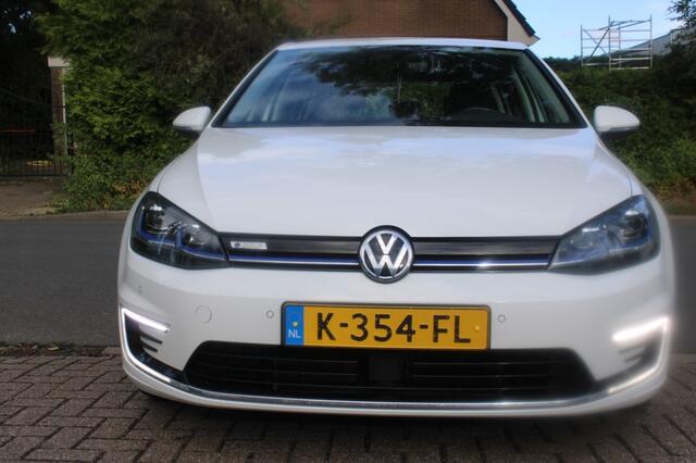 Volkswagen GOLF E edition navigatie adaptief cruise park pilot winterset NAP