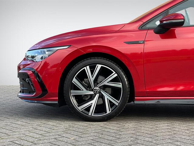 Volkswagen GOLF 1.5 eTSI R-Line | Panoramadak | Harman/Kardon | Sportstoelen | Full-LED | Navigatie | Apple Carplay/Android Auto | Dodehoek | Park. Assist | Rijklaarprijs!