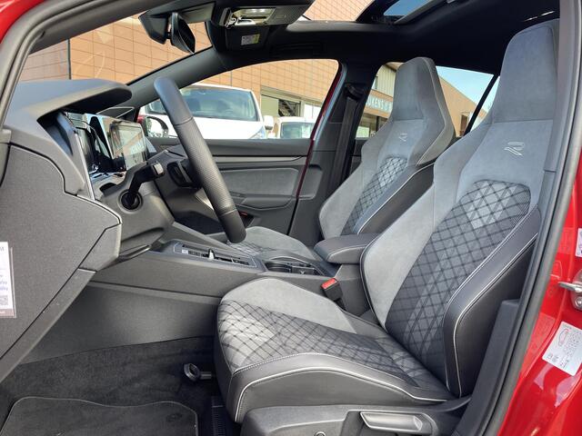 Volkswagen GOLF 1.5 eTSI R-Line | Panoramadak | Harman/Kardon | Sportstoelen | Full-LED | Navigatie | Apple Carplay/Android Auto | Dodehoek | Park. Assist | Rijklaarprijs!