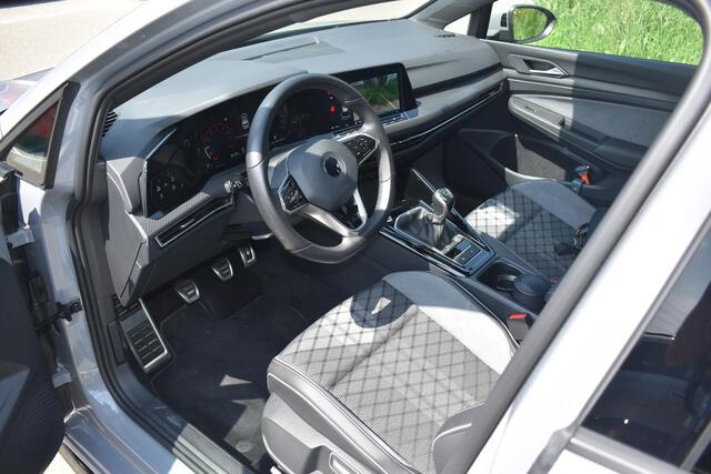 Volkswagen GOLF 1.5 TSI R-Line | 18'' Bergamo | Achteruitrijcamera | ACC | LED