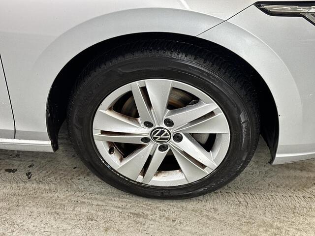 Volkswagen GOLF Variant 1.0 eTSI Life Business 110-pk | Led koplampen | Parkeersensoren achter | Adaptieve cruisecontrol | BTW auto | 1e eigenaar | volledige historie | NL-auto