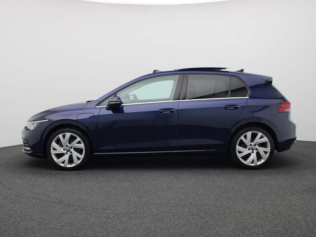 Volkswagen GOLF 1.4 eHybrid Style 204PK DSG Panoramadak, achteruitrijcamera, winterpakket, elek. stoel, 18" lichtmetaal