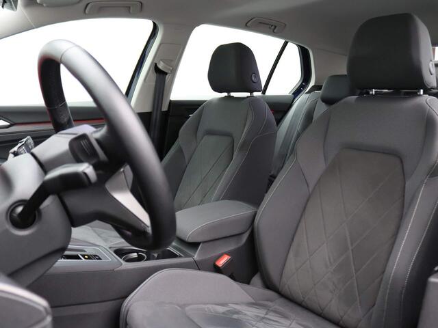 Volkswagen GOLF 1.4 eHybrid Style 204PK DSG Panoramadak, achteruitrijcamera, winterpakket, elek. stoel, 18" lichtmetaal