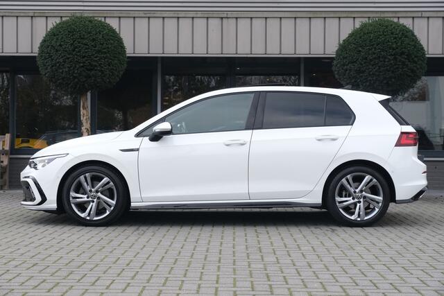 Volkswagen GOLF 1.5 eTSI R-Line Panodak IQ Light Camera Carplay Sfeerverlichting