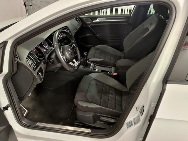 Volkswagen GOLF 1.5 TSI 150pk R-Line Highline 5 Drs 110kw Carplay / ACC / Bi-Xenon / Climate C.