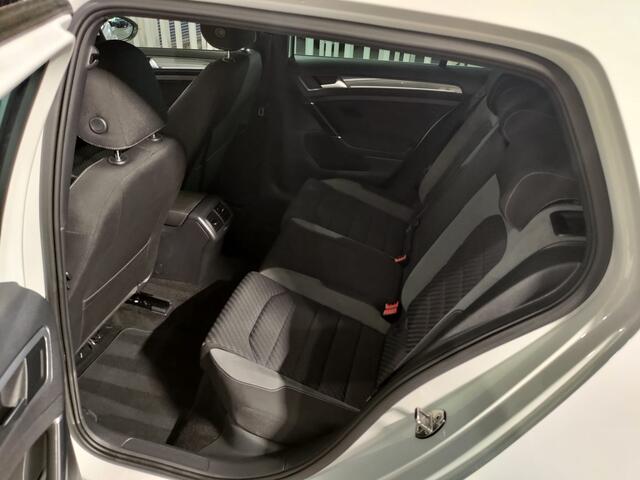 Volkswagen GOLF 1.5 TSI 150pk R-Line Highline 5 Drs 110kw Carplay / ACC / Bi-Xenon / Climate C.