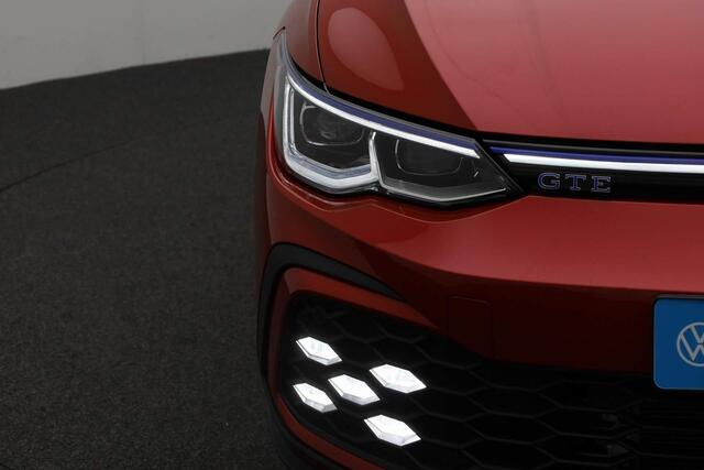 Volkswagen GOLF 1.4 245PK DSG eHybrid GTE | Pano | LED mistlampen | IQ Light | Keyless | 18 inch | Camera | Adapt. Cruise | Navi | Apple Carplay / Android Auto