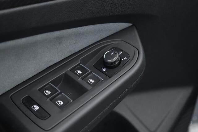 Volkswagen GOLF 1.5 eTSI R-Line DSG | Navi | Travel Assist | Stoel- Stuurverw. | Camera |