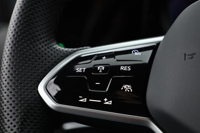 Volkswagen GOLF 1.5 eTSI R-Line DSG | Navi | Travel Assist | Stoel- Stuurverw. | Camera |