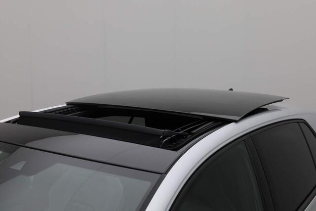 Volkswagen GOLF 1.5 eTSI 150PK DSG R-Line | Pano | IQ Light | Stoelverwarming | Camera | Navi | Sportonderstel | ACC | Keyless