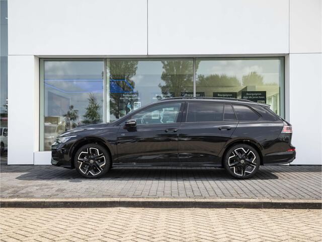 Volkswagen GOLF Variant 1.5 eTSI R-Line Edition | Assistance pakket plus | LED Matrix | Stoelverwarming | Stuurverwarming |