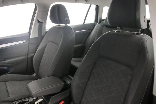 Volkswagen GOLF Variant Life Business 1.0 eTSI 110pk DSG Automaat Achteruitrijcamera, Navigatie, Adaptive cruise control, Airco, DAB, Radio, App connect, LED koplampen, Parkeersensoren