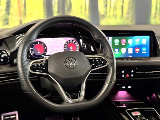 Volkswagen GOLF 2.0 TDI GTD | 200 PK! | Panoramadak | Head-Up Display | Wegklapbare Trekhaak | 19" Lichtmetaal | Stuurwielverwarming | Sfeerverlichting | Apple Carplay | Camera |