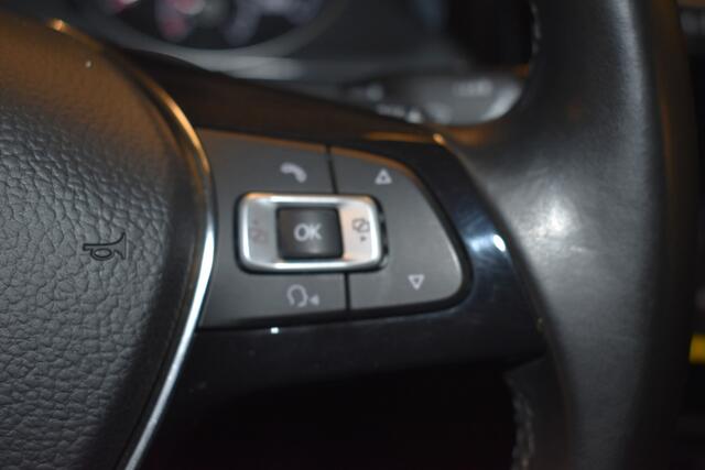 Volkswagen GOLF Variant 1.0 TSI Highline Automaat Panora