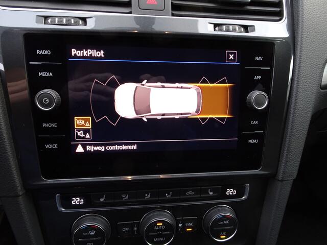 Volkswagen GOLF Variant 1.5 TSI Comfortline Business Automatische airco, navigatie, app-connect, cruise controle, licht metalen velgen, parkeersensoren voor en achter, sportstoelen, enz.