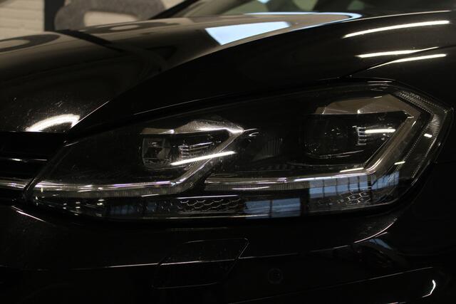 Volkswagen GOLF 1.5 TSI Highline Business R | Adaptive cruise control | Climate control | Stoelverwarming | Apple carplay/Android auto | Parkeercamera | Navigatie | DAB | Schuif/kantel dak |